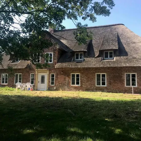 Reetdachhaus Ruexbuell *