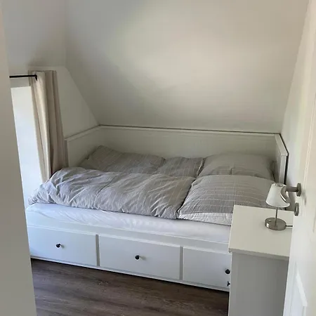 Reetdachhaus Ruexbuell *
